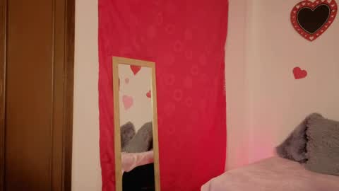 Paula  online show from May 6, 2026, 5:14 am