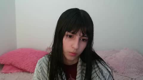 Snapshot of paulainblue chatting on February 20, 2025, 5:01 am online show from February 20, 2025, 5:01 am