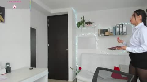 paulina online show from August 6, 2026, 6:43 pm