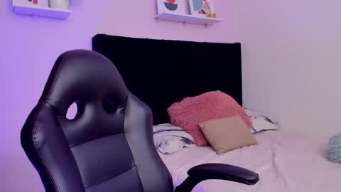 PAULINA  online show from March 23, 2026, 8:02 pm