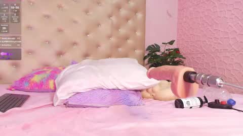 PaulinaSaennz online show from February 8, 2025, 6:44 pm