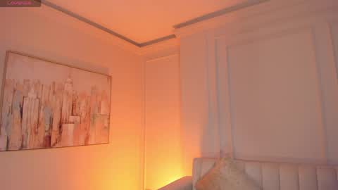 Paulina Santos  online show from April 7, 2026, 7:14 pm