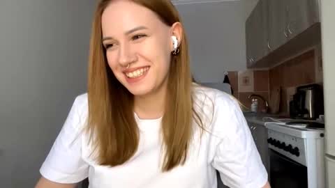 Snapshot of paulinelejune chatting on December 1, 2025, 8:08 am Sonya online show from December 1, 2025, 8:08 am