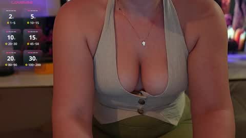 Snapshot of pawg_official chatting on September 22, 2025, 12:23 am pawg_official online show from September 22, 2025, 12:23 am