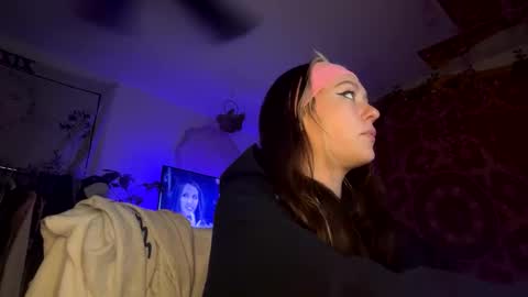 peachesncreampiezz online show from April 18, 2026, 11:38 pm