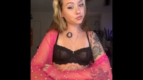 peachesncreampiezz online show from July 10, 2026, 2:38 am