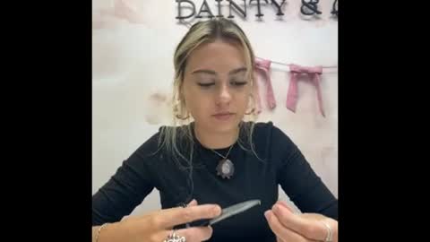 peachesncreampiezz online show from July 10, 2026, 5:48 pm