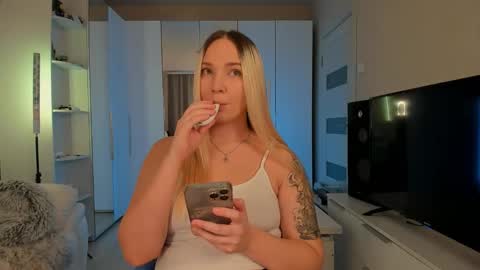 Snapshot of peachju1cy chatting on December 12, 2024, 7:52 am peachju1cy online show from December 12, 2024, 7:52 am