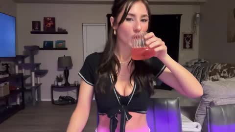 Snapshot of peachyflowers chatting on February 17, 2025, 2:53 am Olivia online show from February 17, 2025, 2:53 am