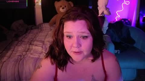 Snapshot of peachynessa chatting on May 14, 2026, 9:05 am Peachy Nessa online show from May 14, 2026, 9:05 am