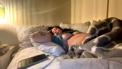 PeachyObsession online show from April 6, 2026, 5:19 am