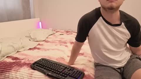 Snapshot of pearl_couple chatting on February 8, 2026, 9:02 am Rina and Max online show from February 8, 2026, 9:02 am