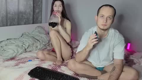 Snapshot of pearl_couple chatting on February 9, 2026, 9:02 am Rina and Max online show from February 9, 2026, 9:02 am