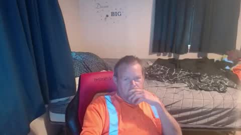 pecker40 online show from April 19, 2026, 11:29 pm