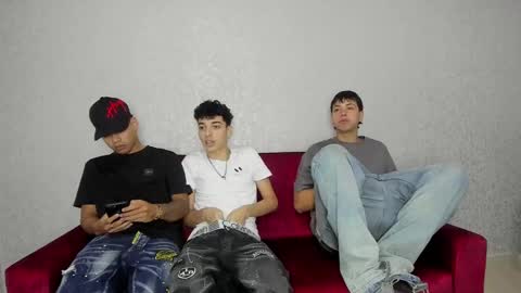 Snapshot of pelusos_mens chatting on December 13, 2024, 3:38 am CAIN-19  ALLEN-18 RONALD-18 AUSTIN-18 MOD DANTE online show from December 13, 2024, 3:38 am