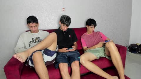 Snapshot of pelusos_mens chatting on January 4, 2025, 8:48 pm CAIN-19  ALLEN-18 RONALD-18 AUSTIN-18 MOD DANTE online show from January 4, 2025, 8:48 pm