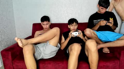 Snapshot of pelusos_mens chatting on January 24, 2025, 11:45 pm CAIN-19  ALLEN-18 RONALD-18 AUSTIN-18 MOD DANTE online show from January 24, 2025, 11:45 pm