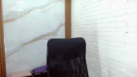 Penelopee Rouse online show from December 14, 2025, 7:29 pm