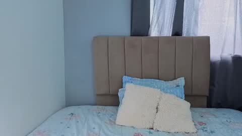 penelophe01 online show from April 1, 2026, 6:49 pm