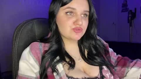 penny_perry online show from April 15, 2026, 7:58 pm