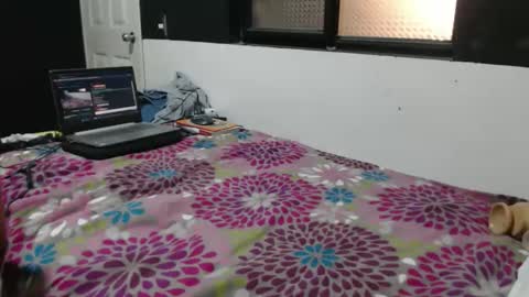 pepe39 online show from April 8, 2026, 7:52 am