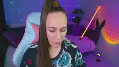 Dia  online show from November 1, 2025, 11:18 pm