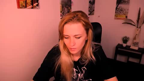 Mia online show from September 13, 2025, 6:24 am