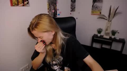 Mia online show from September 17, 2025, 7:21 am