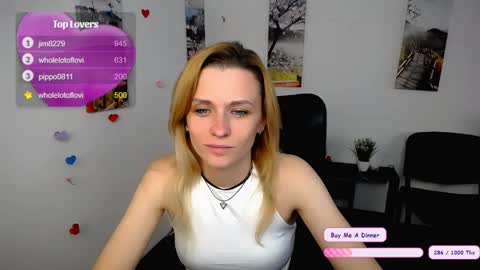 Mia online show from November 12, 2025, 7:53 am