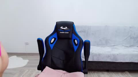 Snapshot of perfect_daisy chatting on October 6, 2025, 7:17 am Daisy online show from October 6, 2025, 7:17 am