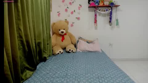 Snapshot of perla_brunette1 chatting on February 1, 2026, 2:32 am perla online show from February 1, 2026, 2:32 am