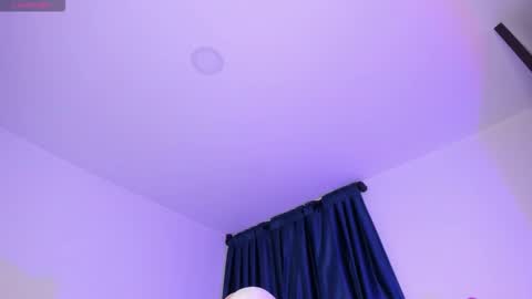 Perla online show from November 14, 2025, 9:46 pm