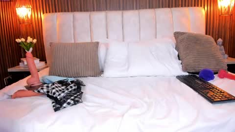 PerlaPreciosa online show from April 9, 2026, 6:19 am