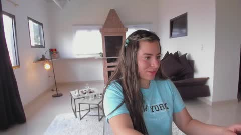 Snapshot of persefone_saira chatting on February 7, 2025, 1:01 pm Marie online show from February 7, 2025, 1:01 pm