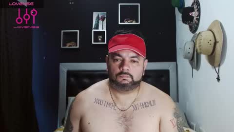 Snapshot of perverseveteranmanxxx chatting on December 11, 2024, 8:18 pm Carlos online show from December 11, 2024, 8:18 pm