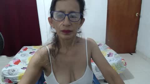 Snapshot of pervert_milf4uu_4 chatting on September 26, 2025, 2:59 am luz  online show from September 26, 2025, 2:59 am