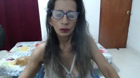 Snapshot of pervert_milf4uu_4 chatting on October 5, 2025, 4:55 am luz  online show from October 5, 2025, 4:55 am