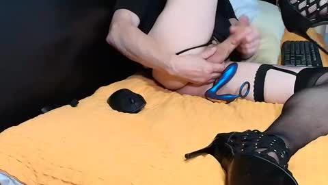 peter196888 online show from September 13, 2025, 10:42 pm