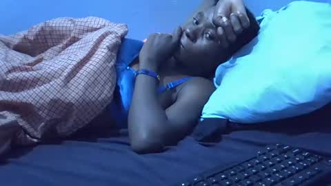 petite_bella21 online show from April 11, 2026, 10:47 pm