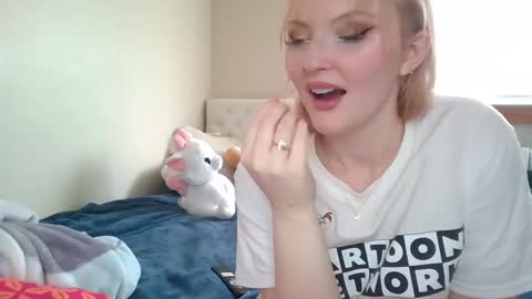 Snapshot of petite_cupcake chatting on February 20, 2025, 4:36 pm Little cupcake online show from February 20, 2025, 4:36 pm