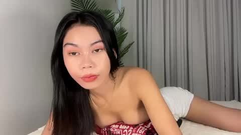 petite_kaye online show from June 18, 2026, 4:13 am