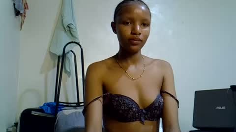petite_melinda online show from June 20, 2026, 2:47 am