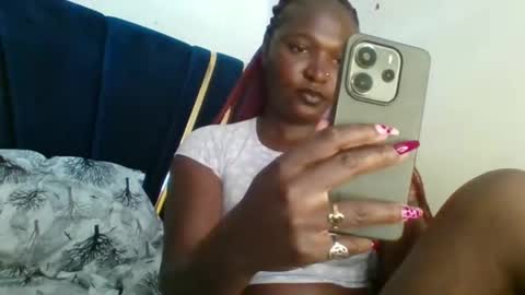 petite_shan online show from March 7, 2026, 10:01 am