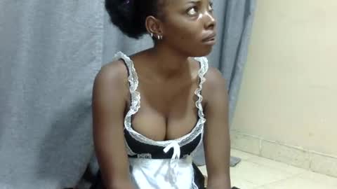 Snapshot of petite_tanya chatting on December 10, 2024, 3:20 am Tanya online show from December 10, 2024, 3:20 am