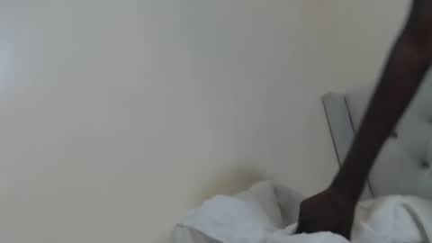 Snapshot of petiteblackjuicy chatting on May 7, 2026, 9:20 pm Amara online show from May 7, 2026, 9:20 pm