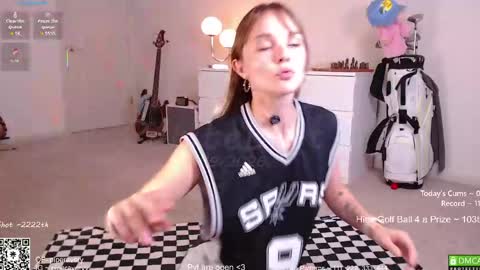 Snapshot of petitebrat chatting on April 19, 2026, 11:40 pm PiperAvery online show from April 19, 2026, 11:40 pm
