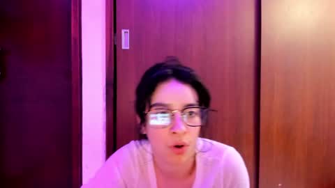 Snapshot of petitee_lunna chatting on February 3, 2025, 4:14 am Lunna online show from February 3, 2025, 4:14 am