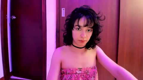 Snapshot of petitee_lunna chatting on March 8, 2025, 1:17 am Lunna online show from March 8, 2025, 1:17 am