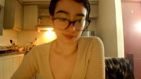 Lunna online show from April 6, 2026, 1:25 am