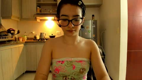 Lunna online show from April 11, 2026, 1:43 am